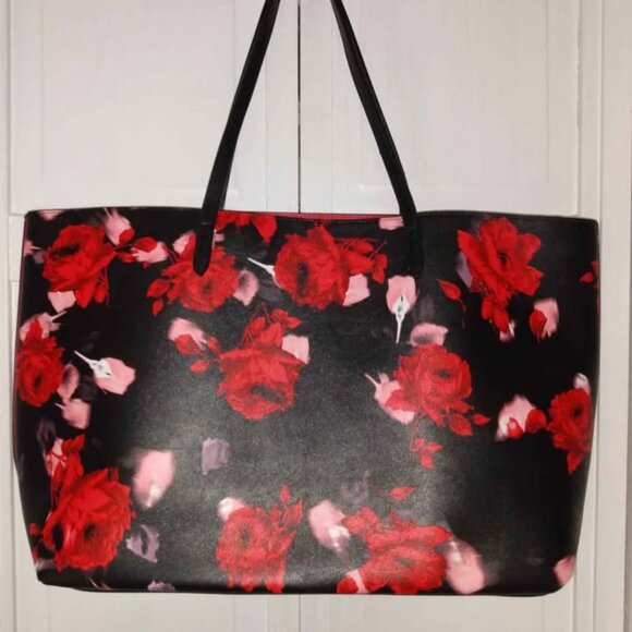 Victoria Secret Red Rose 2019 Limited Weekender Tote - Picture 2 of 4